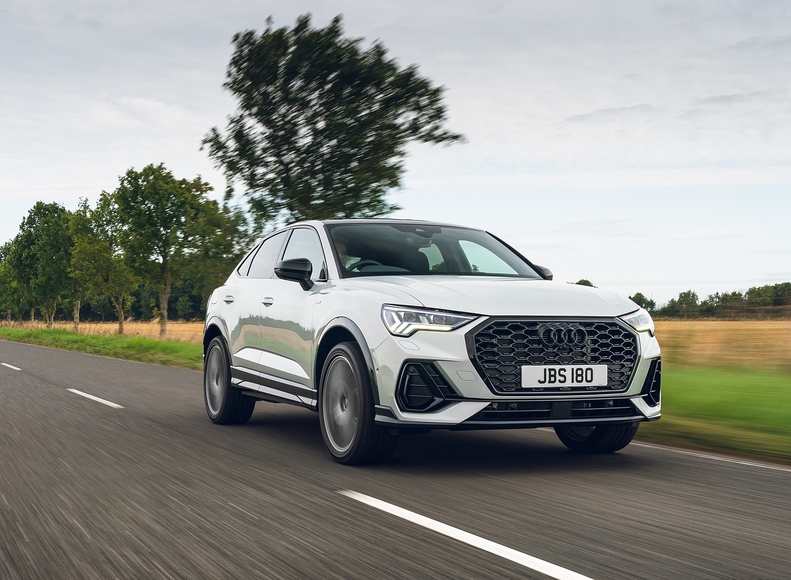 2021 Audi Q3 Sportback 45 TFSI e Plug-In Hybrid (Color: Dew Silver; UK-Spec) Front Wallpapers #34 of 112