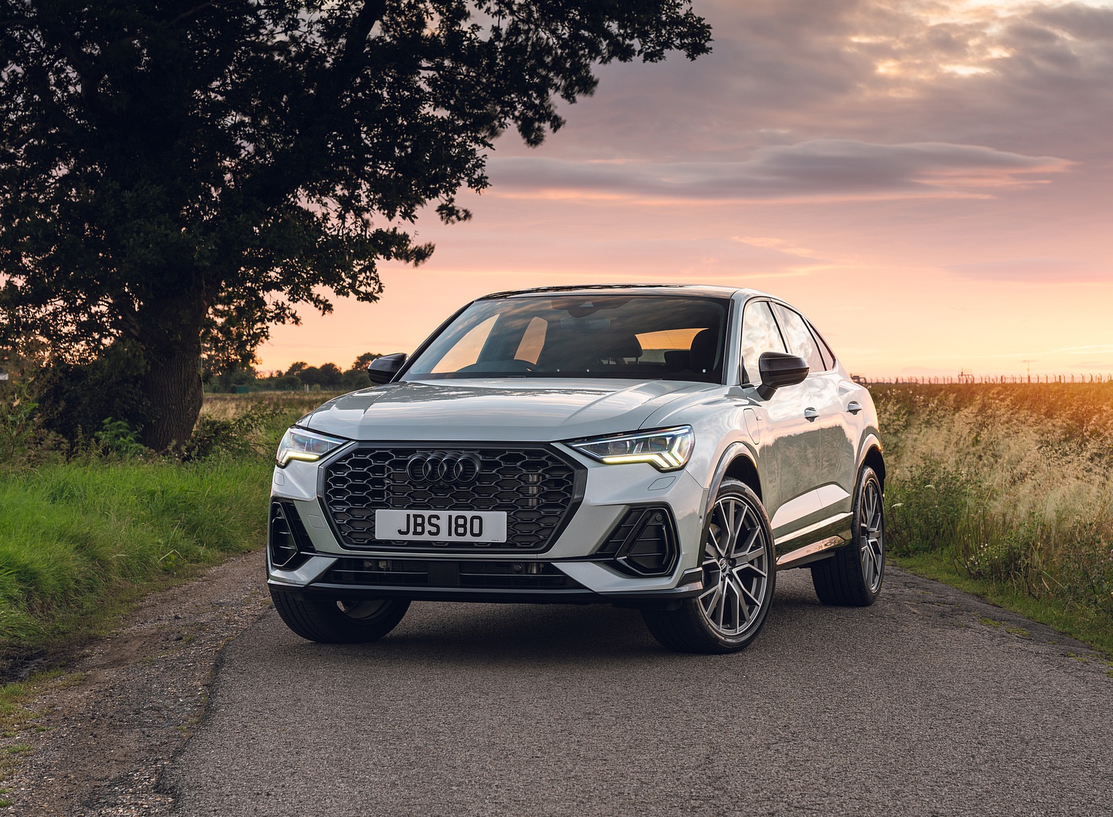2021 Audi Q3 Sportback 45 TFSI e Plug-In Hybrid (Color: Dew Silver; UK-Spec) Front Wallpapers #62 of 112