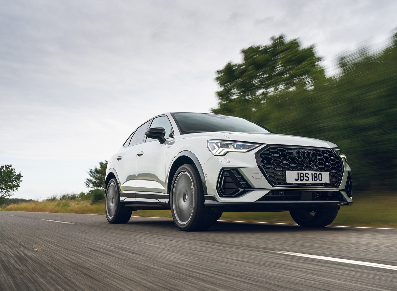2021 Audi Q3 Sportback 45 TFSI e Plug-In Hybrid (Color: Dew Silver; UK-Spec) Front Wallpapers #50 of 112