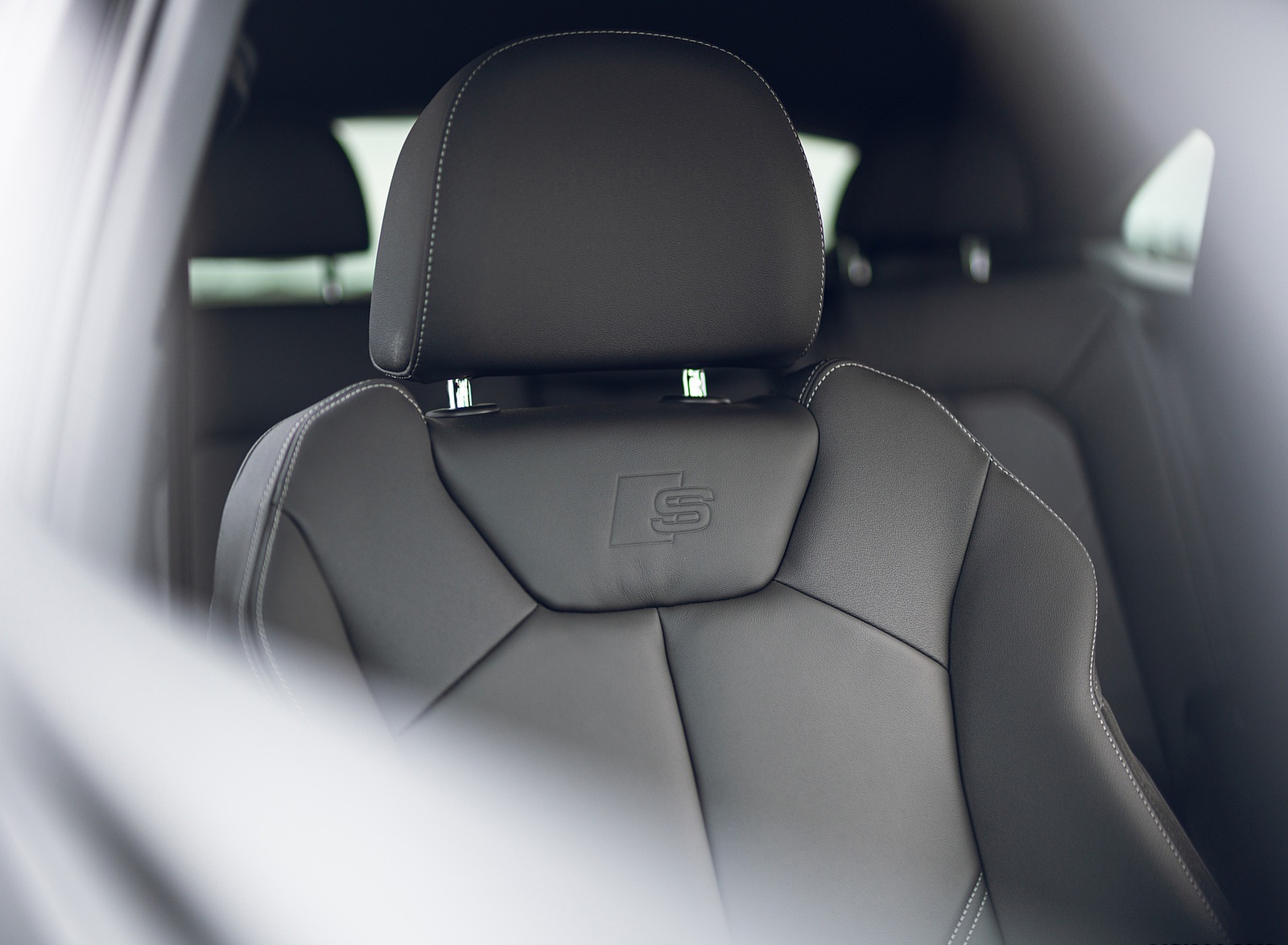 2021 Audi Q3 Sportback 45 TFSI e Plug-In Hybrid (Color: Dew Silver; UK-Spec) Interior Front Seats Wallpapers #110 of 112