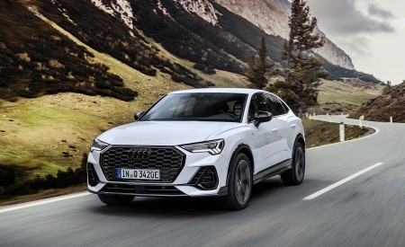 2021 Audi Q3 Sportback TFSI e Plug-In Hybrid (Color: Glacier White) Front Three-Quarter Wallpapers 450x275 (1)