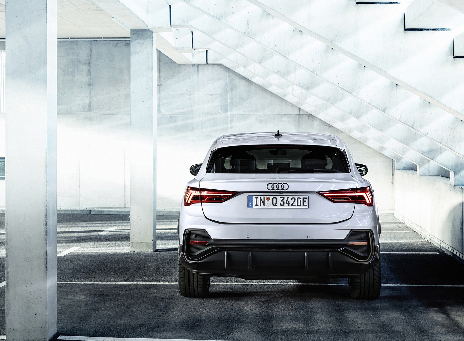 2021 Audi Q3 Sportback TFSI e Plug-In Hybrid (Color: Glacier White) Rear Wallpapers #27 of 112