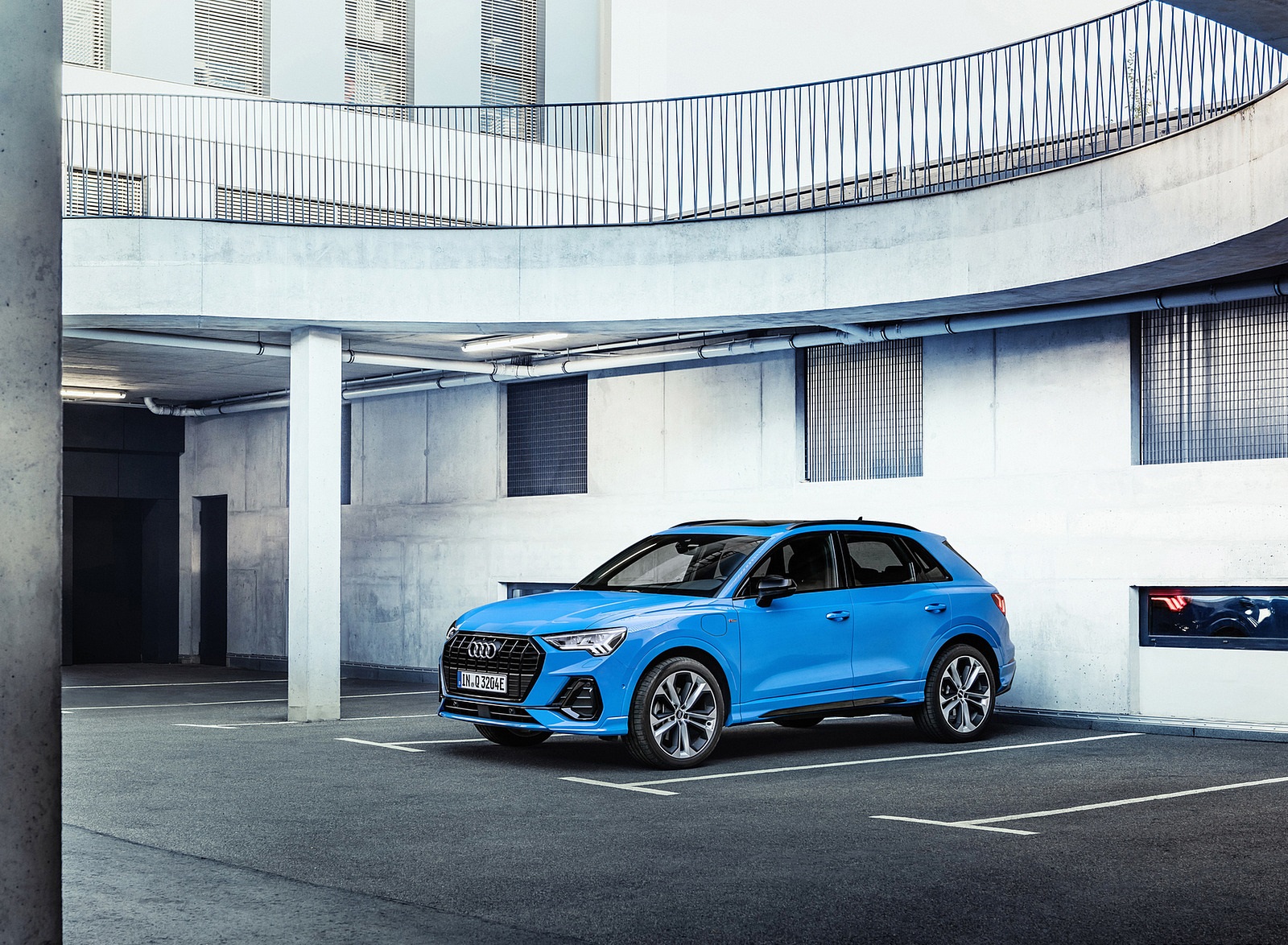 2021 Audi Q3 TFSI e Plug-In Hybrid (Color: Turbo Blue) Front Three-Quarter Wallpapers #14 of 104