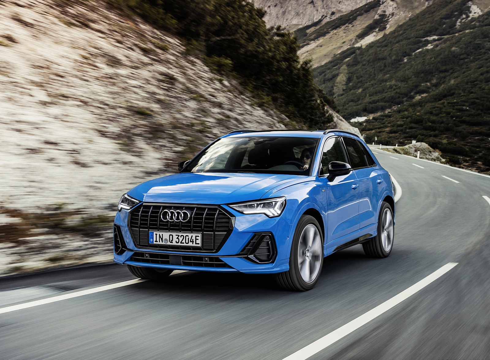 2021 Audi Q3 TFSI e Plug-In Hybrid (Color: Turbo Blue) Front Three-Quarter Wallpapers (2)