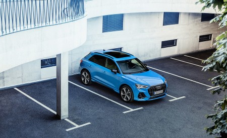 2021 Audi Q3 TFSI e Plug-In Hybrid (Color: Turbo Blue) Front Three-Quarter Wallpapers 450x275 (16)