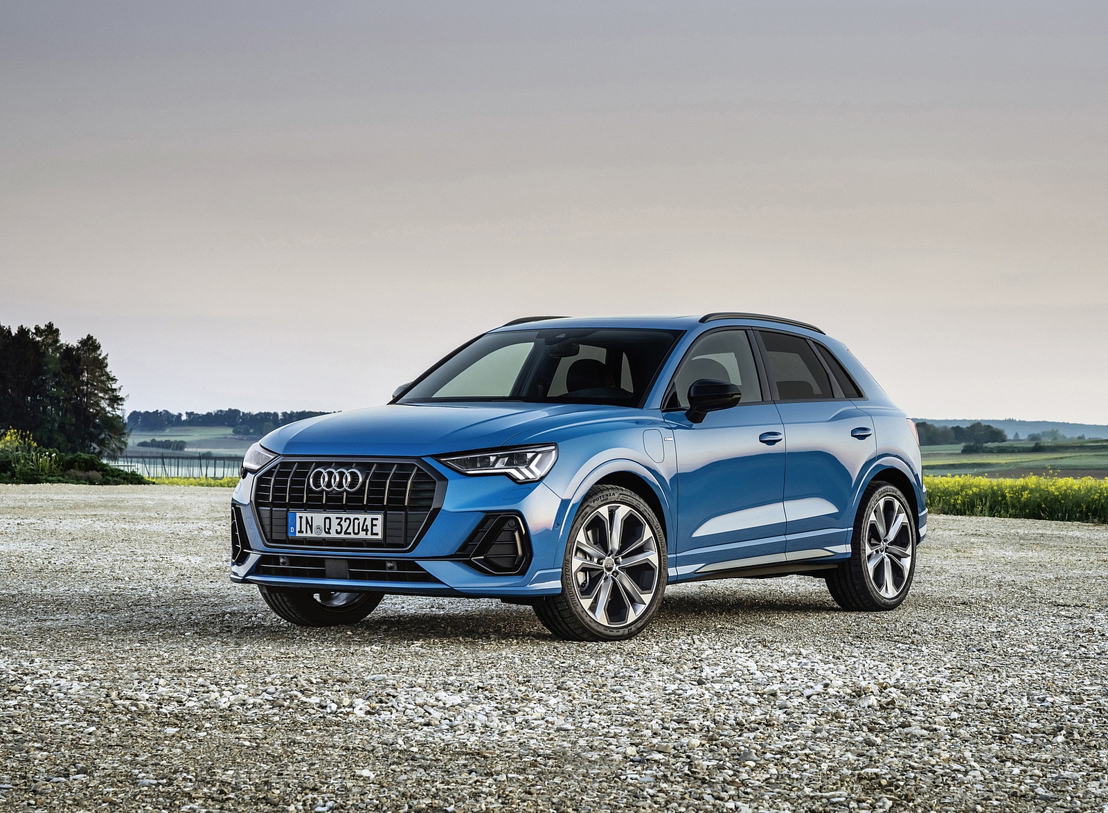 2021 Audi Q3 TFSI e Plug-In Hybrid (Color: Turbo Blue) Front Three-Quarter Wallpapers (8)