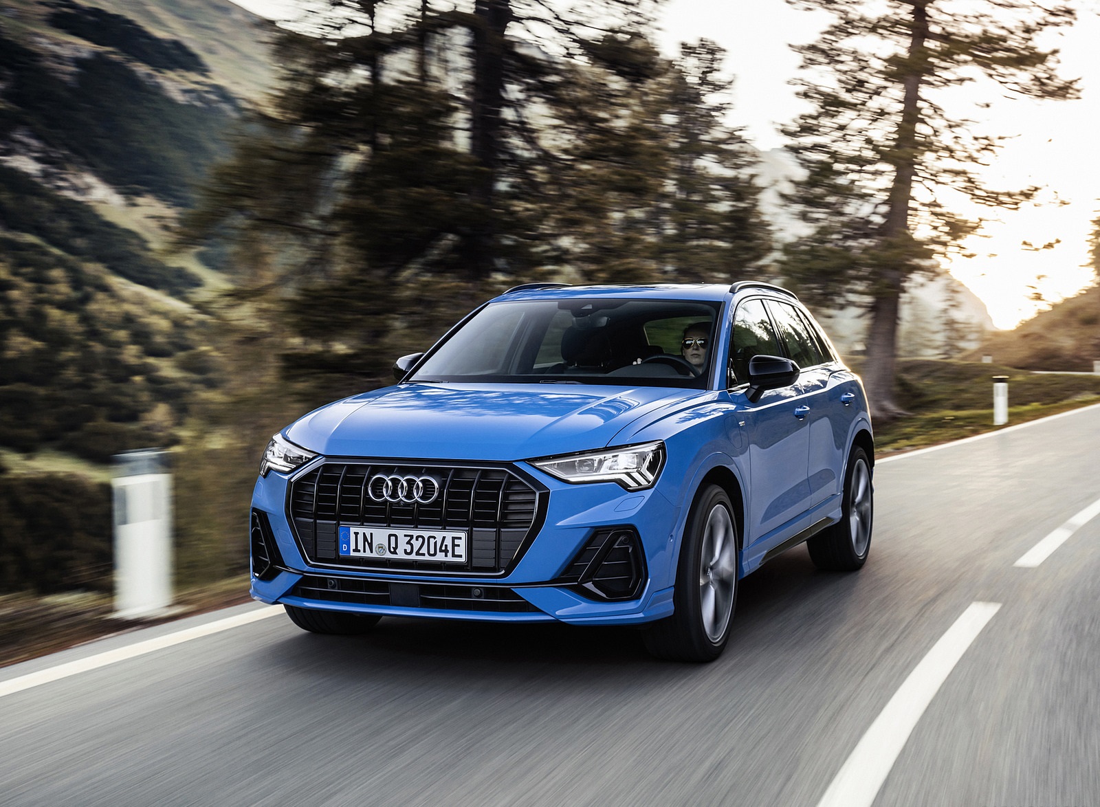 2021 Audi Q3 TFSI e Plug-In Hybrid (Color: Turbo Blue) Front Three-Quarter Wallpapers (1)