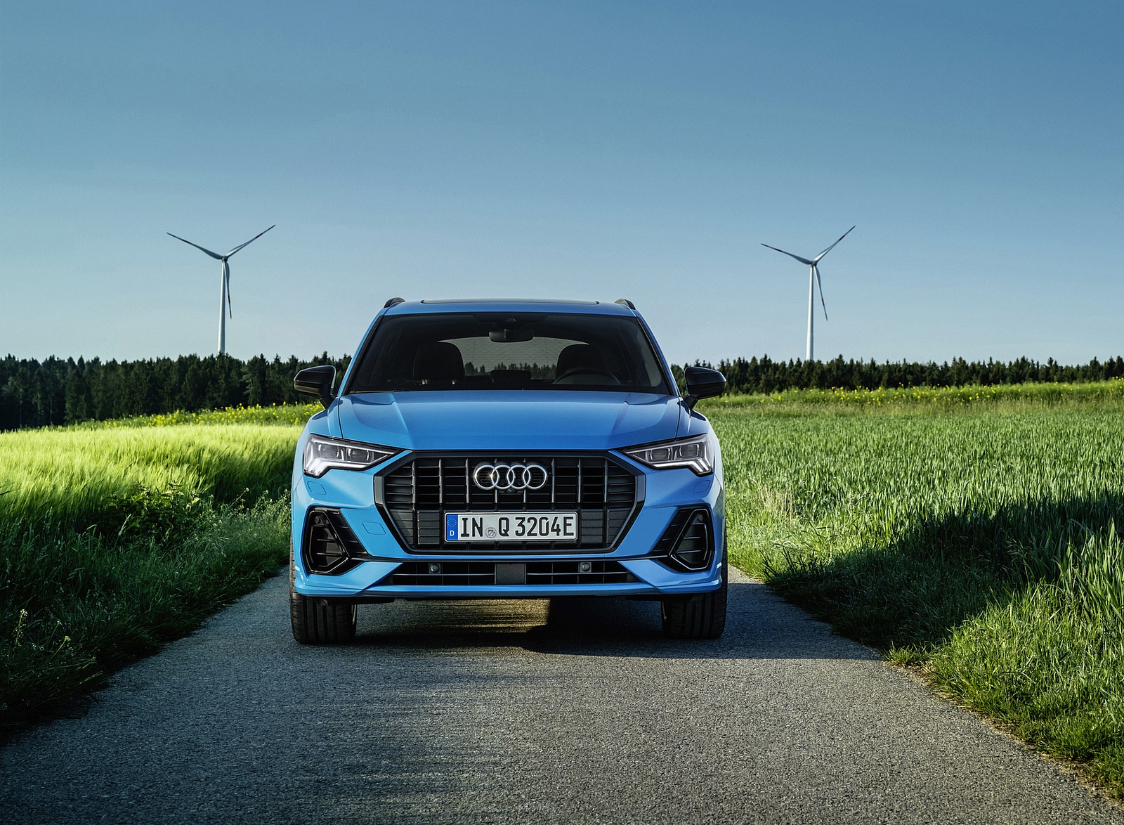 2021 Audi Q3 TFSI e Plug-In Hybrid (Color: Turbo Blue) Front Wallpapers #23 of 104