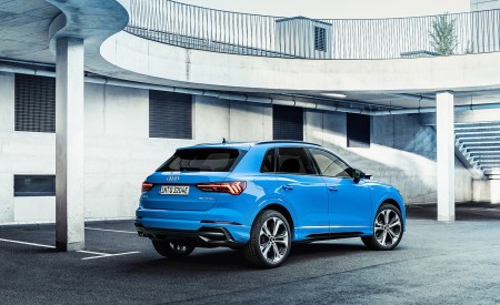 2021 Audi Q3 TFSI e Plug-In Hybrid (Color: Turbo Blue) Rear Three-Quarter Wallpapers 450x275 (19)