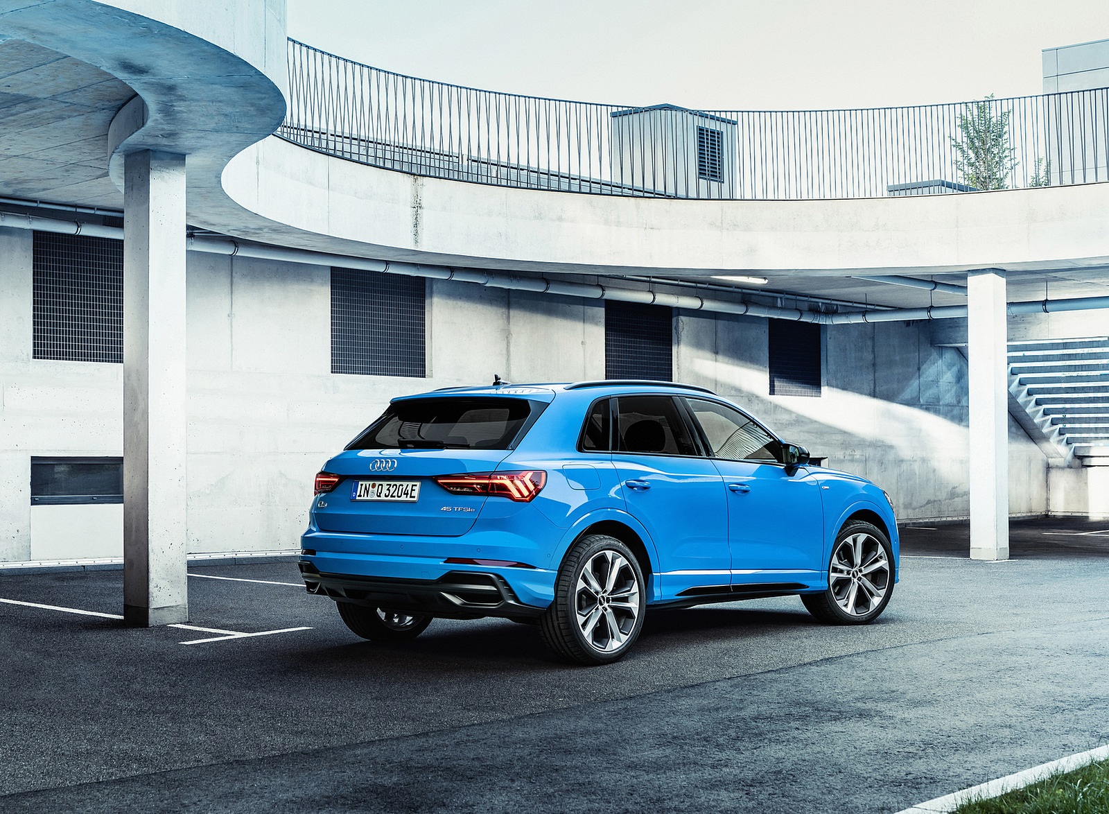 2021 Audi Q3 TFSI e Plug-In Hybrid (Color: Turbo Blue) Rear Three-Quarter Wallpapers #19 of 104