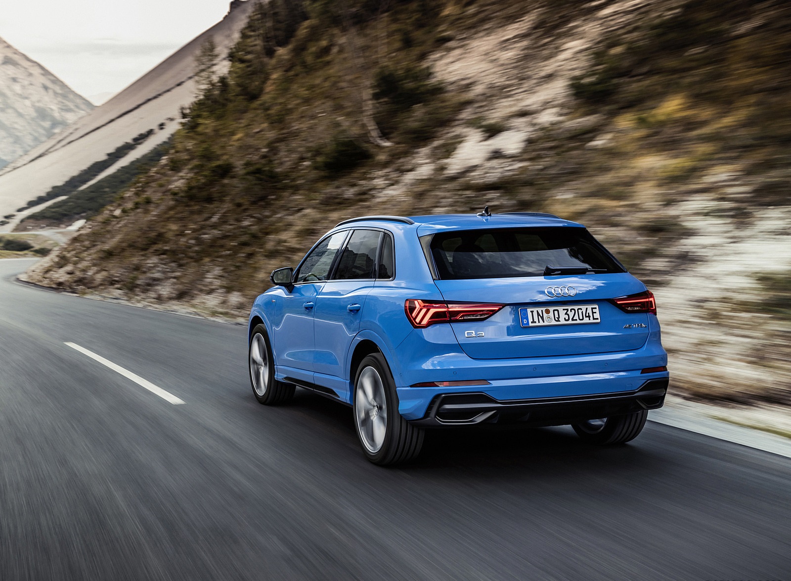 2021 Audi Q3 TFSI e Plug-In Hybrid (Color: Turbo Blue) Rear Three-Quarter Wallpapers #4 of 104