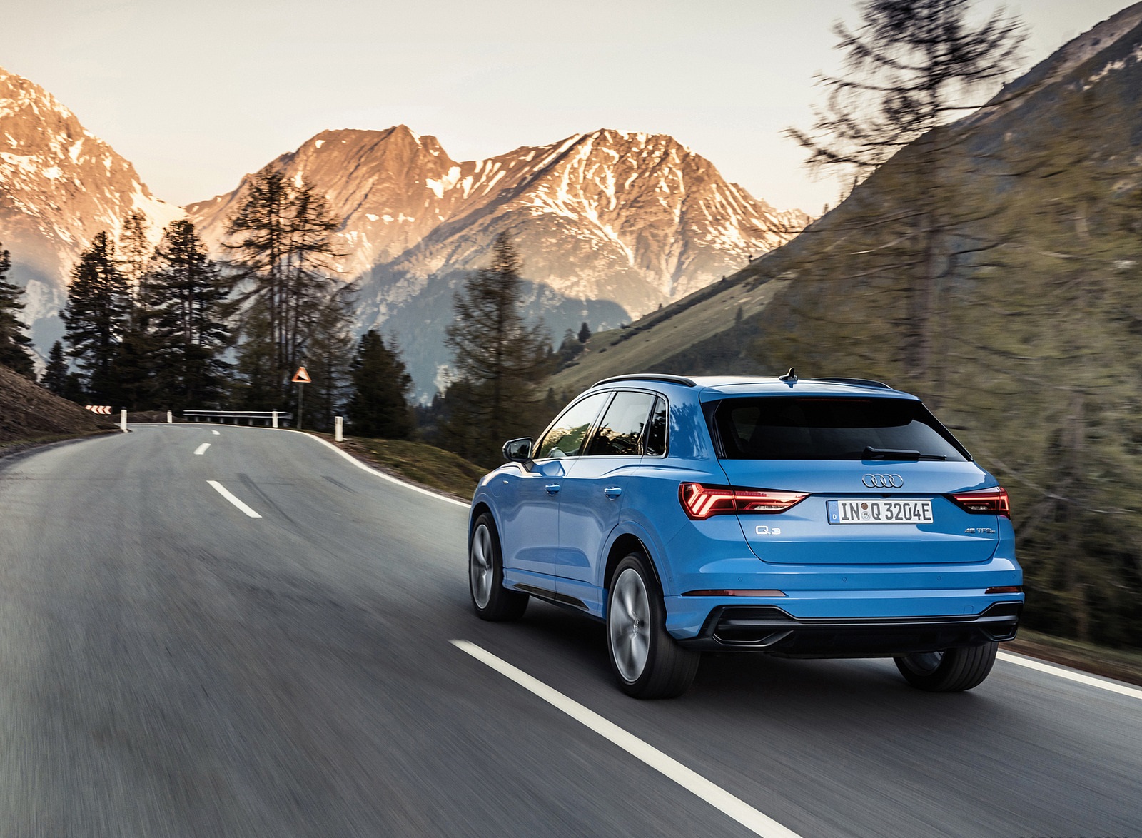 2021 Audi Q3 TFSI e Plug-In Hybrid (Color: Turbo Blue) Rear Three-Quarter Wallpapers (5)