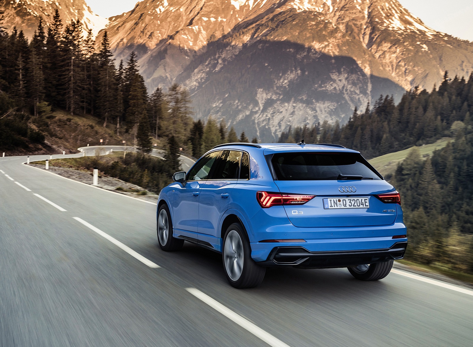 2021 Audi Q3 TFSI e Plug-In Hybrid (Color: Turbo Blue) Rear Three-Quarter Wallpapers (6)