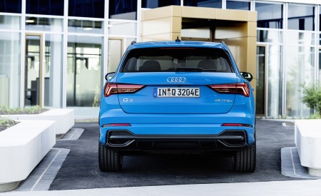 2021 Audi Q3 TFSI e Plug-In Hybrid (Color: Turbo Blue) Rear Wallpapers 450x275 (21)