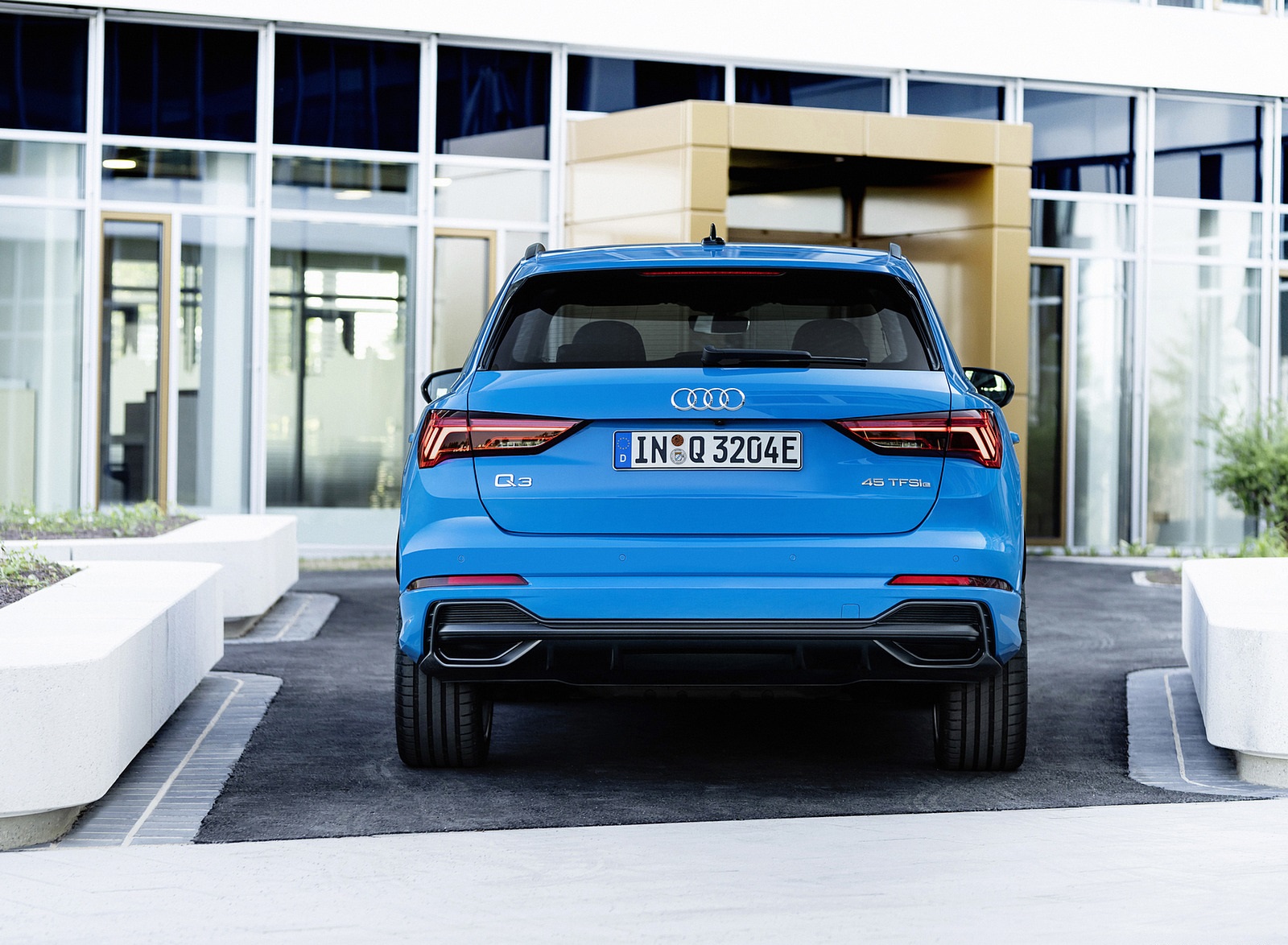 2021 Audi Q3 TFSI e Plug-In Hybrid (Color: Turbo Blue) Rear Wallpapers #21 of 104