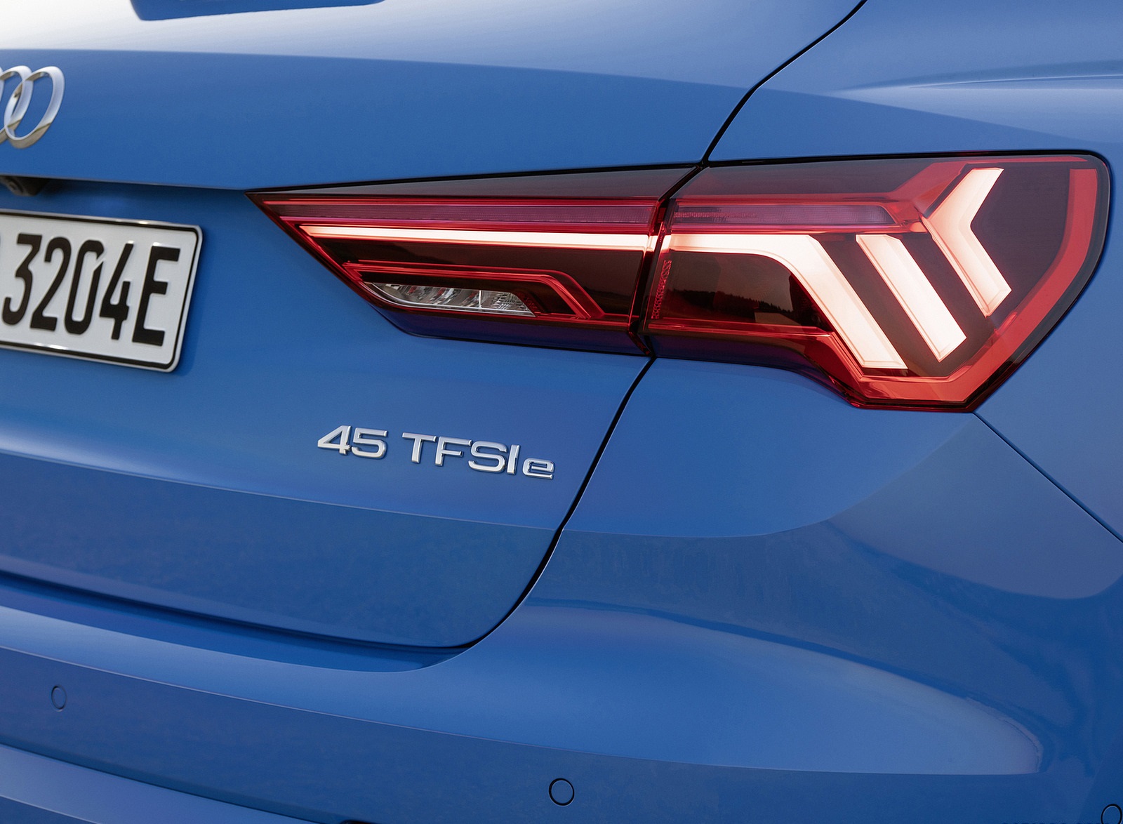 2021 Audi Q3 TFSI e Plug-In Hybrid (Color: Turbo Blue) Tail Light Wallpapers #27 of 104