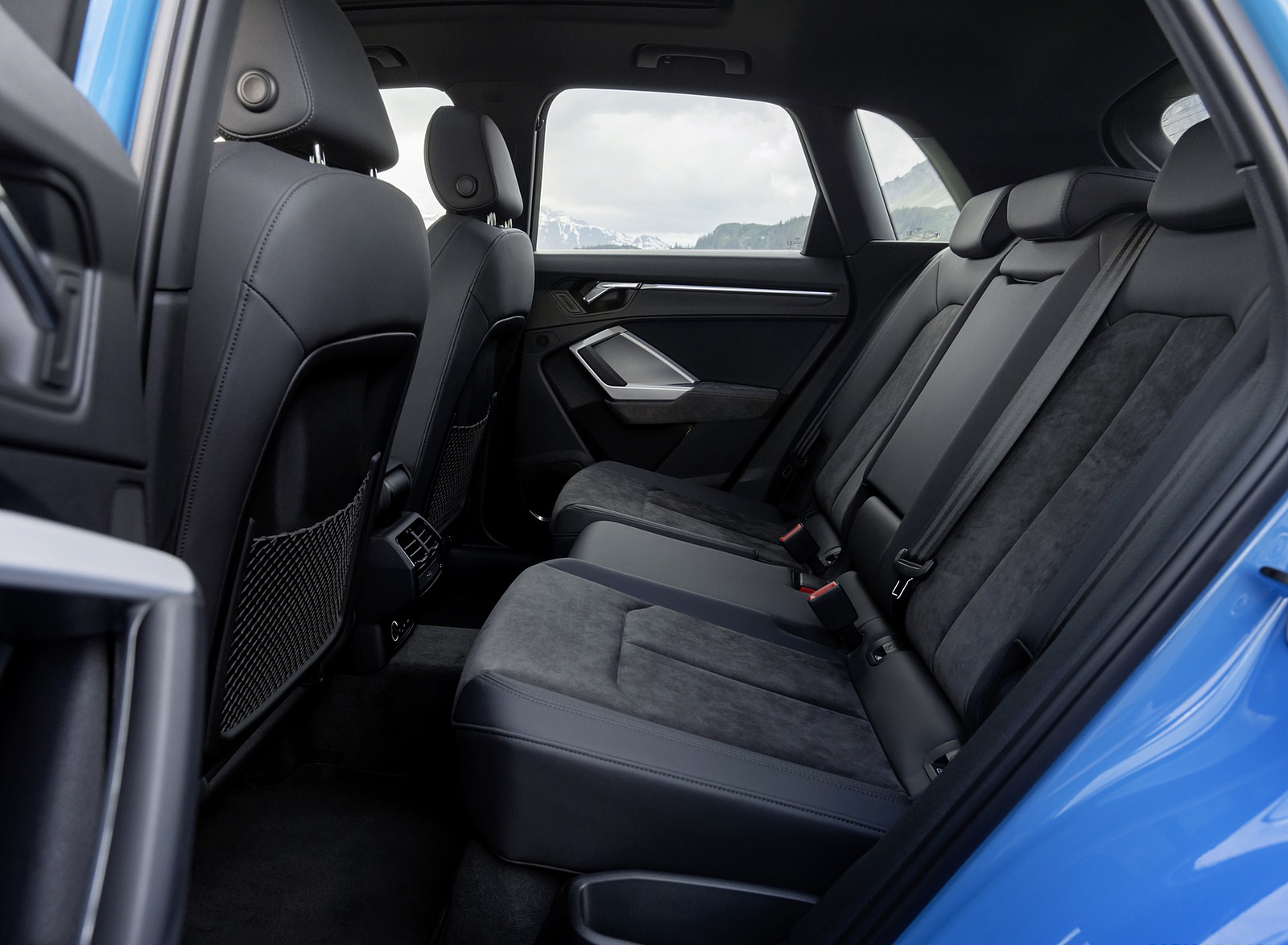 2021 Audi Q3 TFSI e Plug-In Hybrid Interior Rear Seats Wallpapers #32 of 104