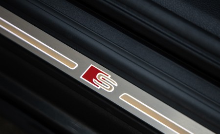 2021 Audi Q5 55 TFSI e quattro PHEV (US-Spec) Door Sill Wallpapers 450x275 (32)