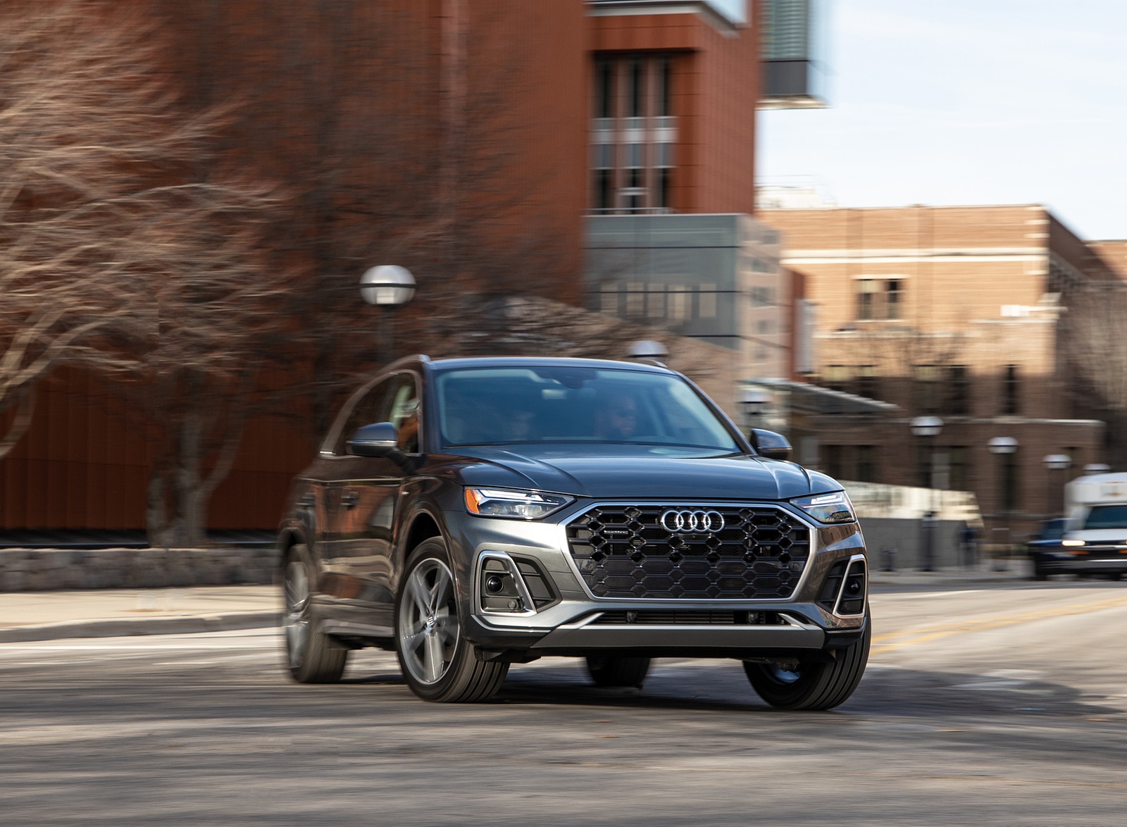 2021 Audi Q5 55 TFSI e quattro PHEV (US-Spec) Front Three-Quarter Wallpapers #9 of 51