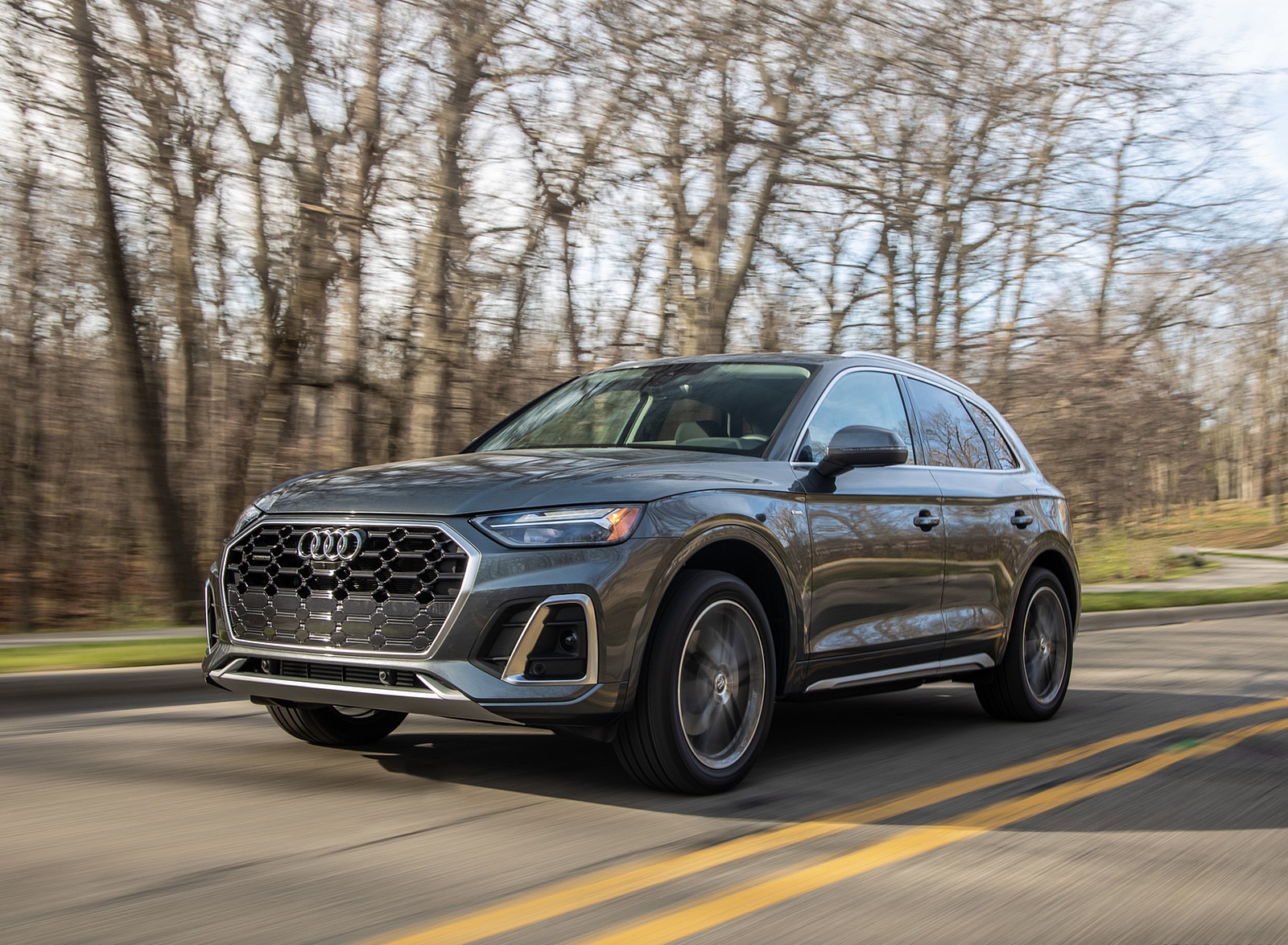 2021 Audi Q5 55 TFSI e quattro PHEV (US-Spec) Front Three-Quarter Wallpapers (2)