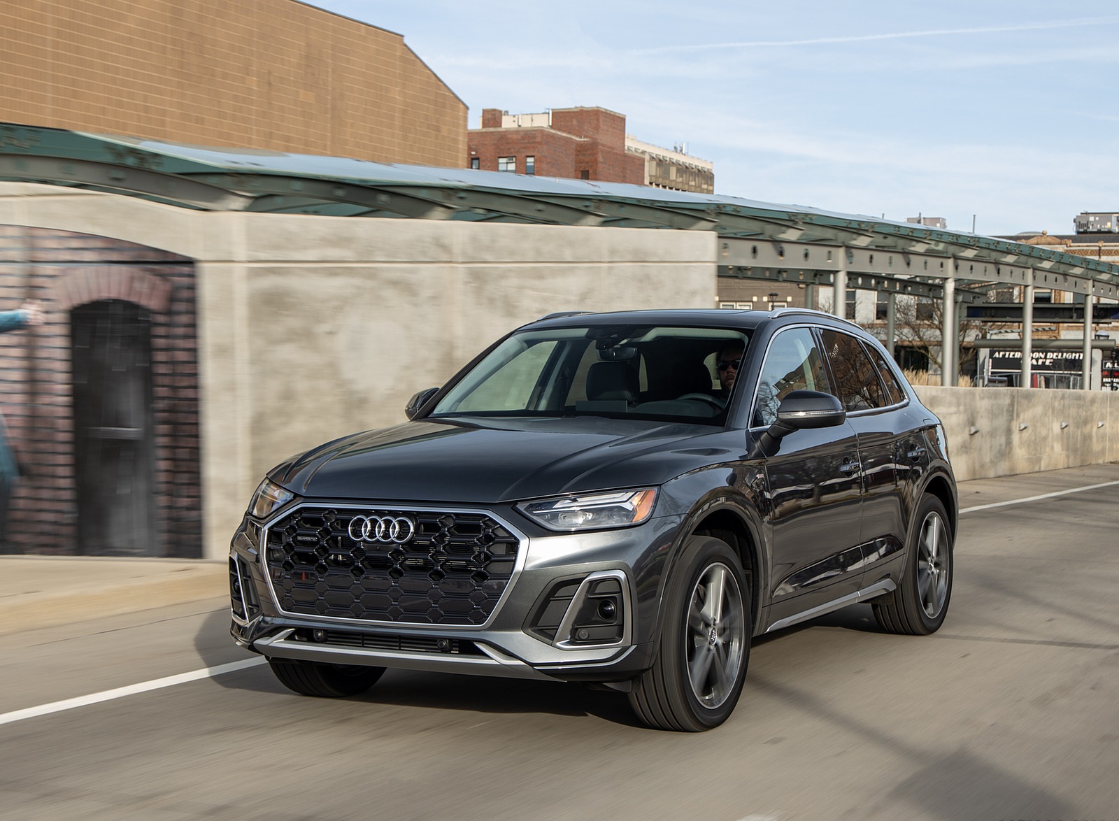 2021 Audi Q5 55 TFSI e quattro PHEV (US-Spec) Front Three-Quarter Wallpapers (10)
