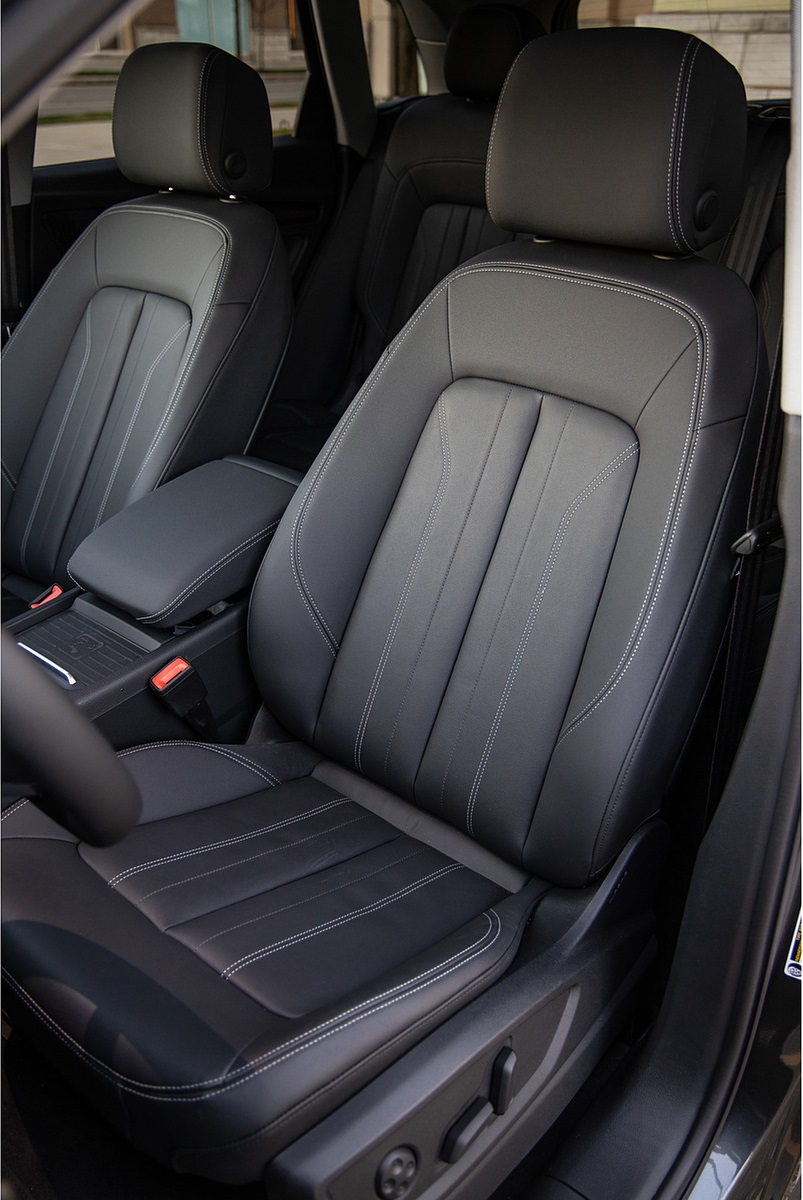 2021 Audi Q5 55 TFSI e quattro PHEV (US-Spec) Interior Front Seats Wallpapers #46 of 51