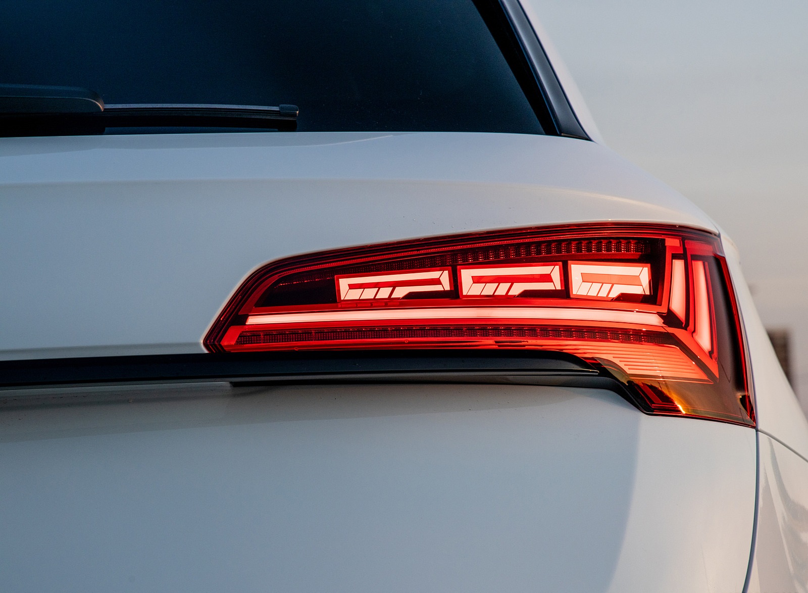 2021 Audi SQ5 (US-Spec) Tail Light Wallpapers  #33 of 64