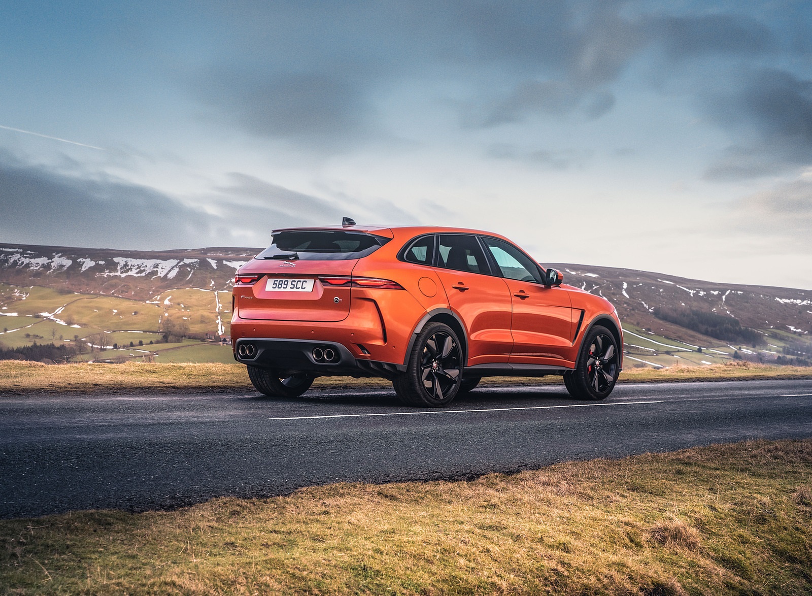 2021 Jaguar F-PACE SVR (Color: Atacama Orange) Rear Three-Quarter Wallpapers #49 of 125