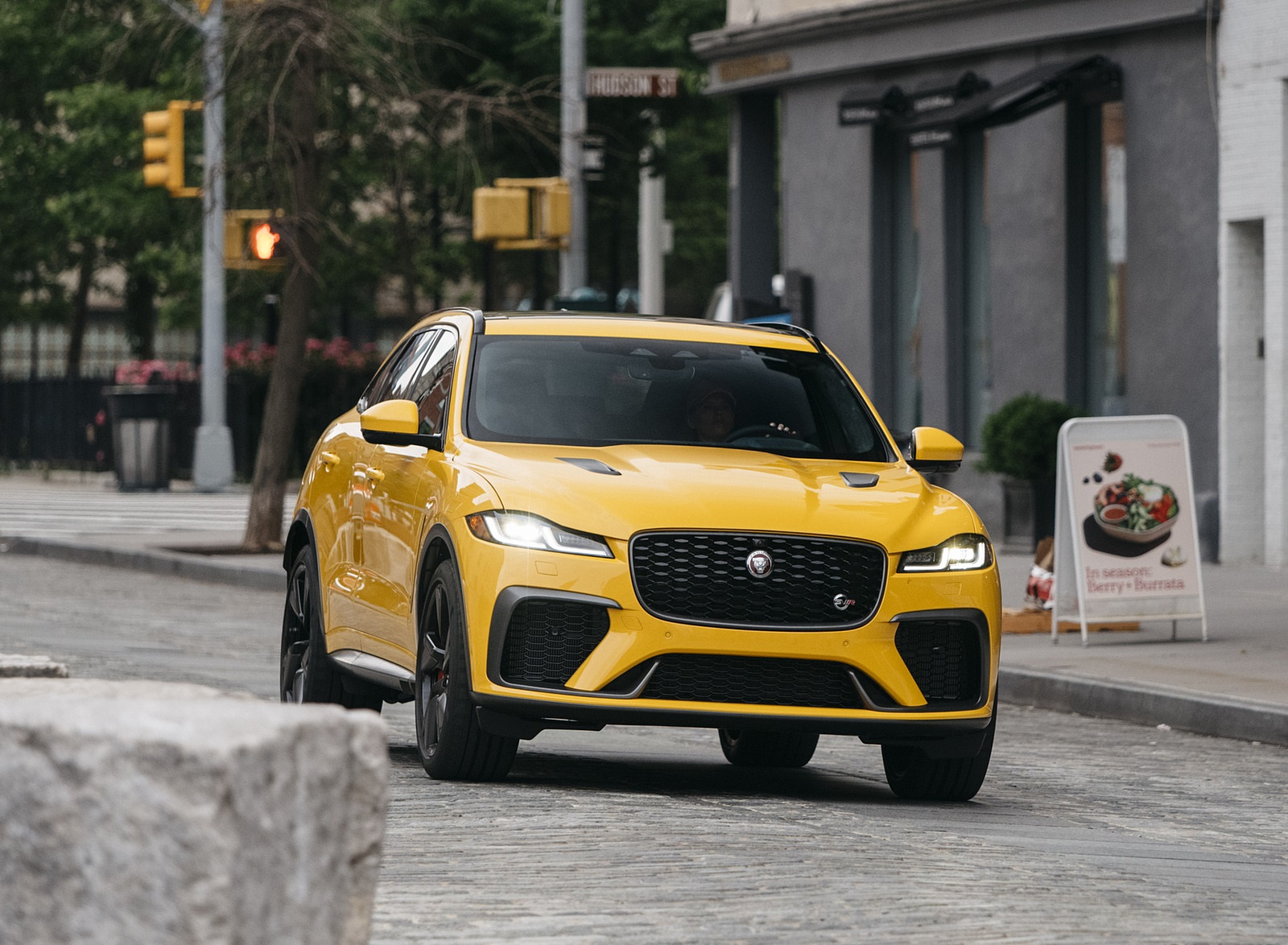 2021 Jaguar F-PACE SVR (Color: Sorrento Yellow) Front Wallpapers #107 of 125