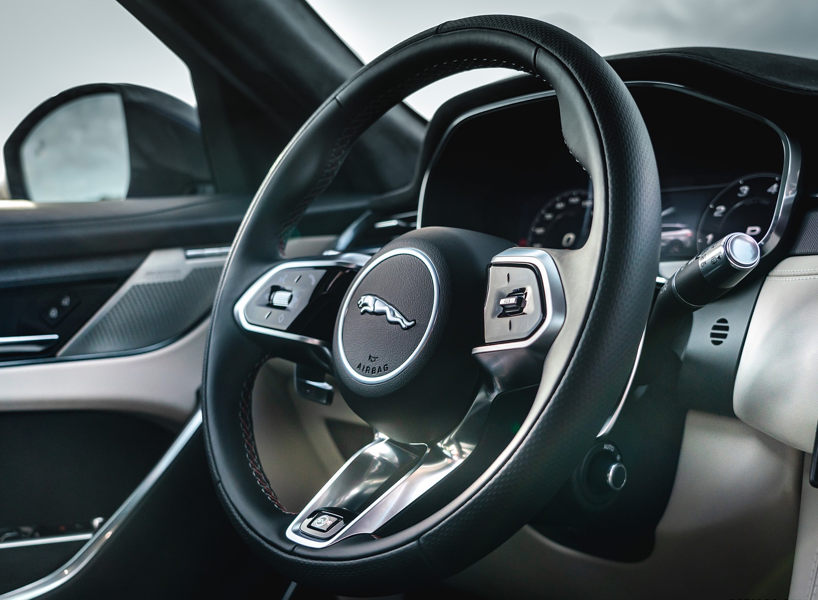 2021 Jaguar F-PACE SVR (Color: Velocity Blue) Interior Steering Wheel Wallpapers #28 of 125