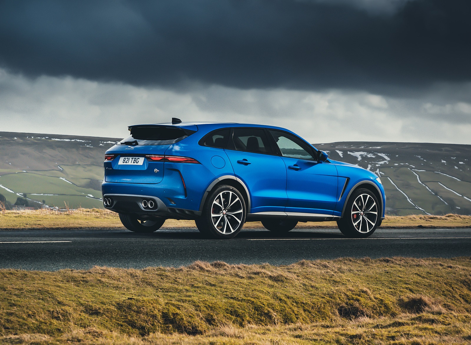 2021 Jaguar F-PACE SVR (Color: Velocity Blue) Rear Three-Quarter Wallpapers #16 of 125