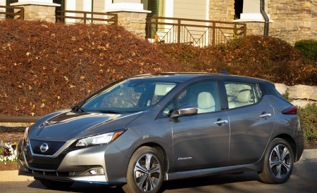 2021 Nissan LEAF Front Three-Quarter Wallpapers 450x275 (5)