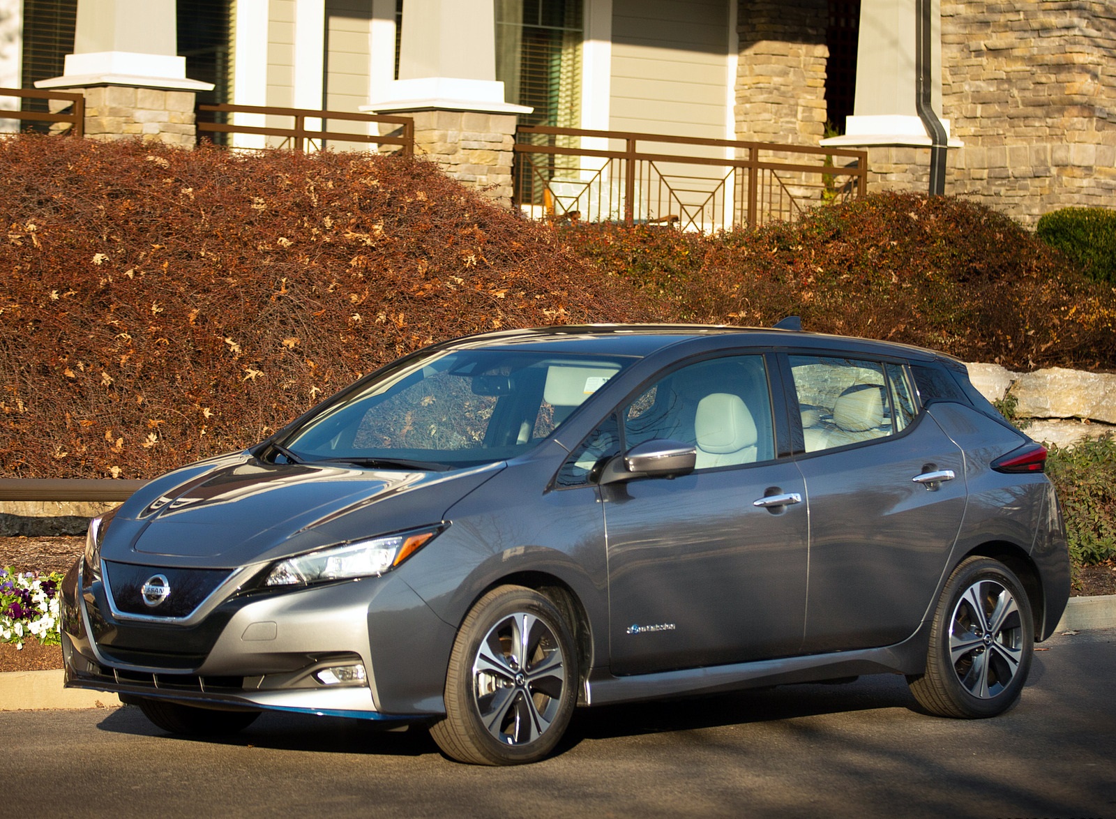 2021 Nissan LEAF Front Three-Quarter Wallpapers (5)