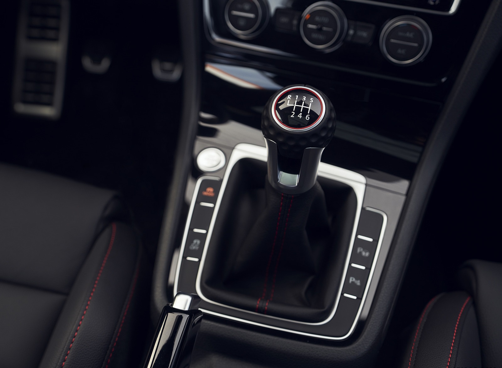 2021 Volkswagen Golf GTI (US-Spec) Central Console Wallpapers  #23 of 34
