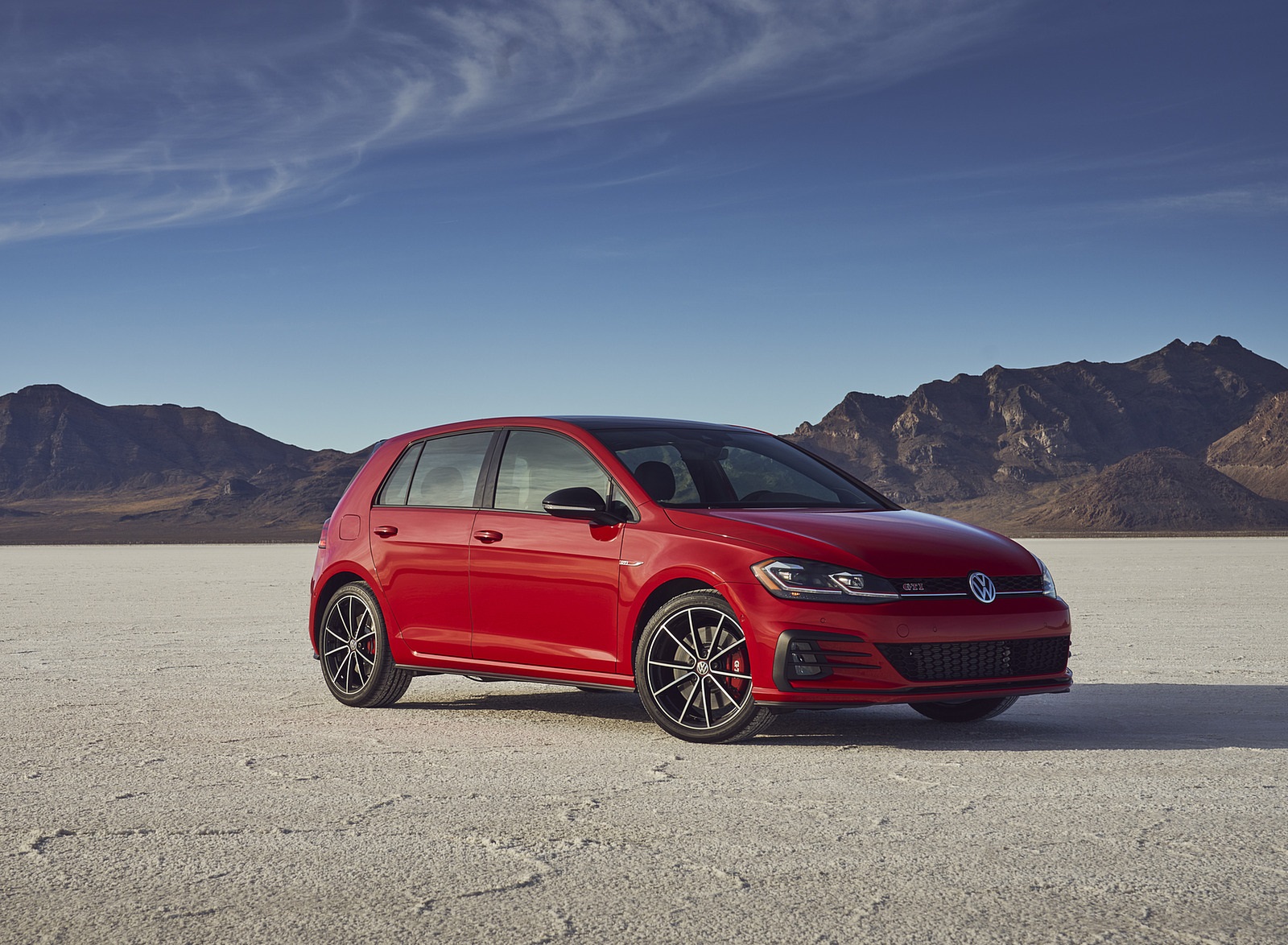 2021 Volkswagen Golf GTI (US-Spec) Front Three-Quarter Wallpapers #8 of 34