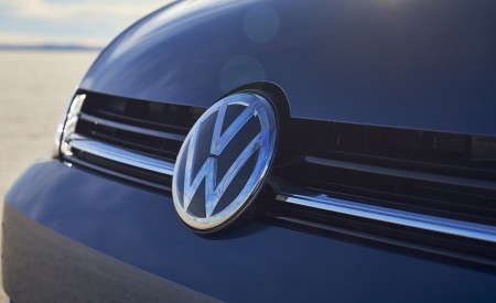 2021 Volkswagen Golf (US-Spec) Badge Wallpapers 450x275 (15)