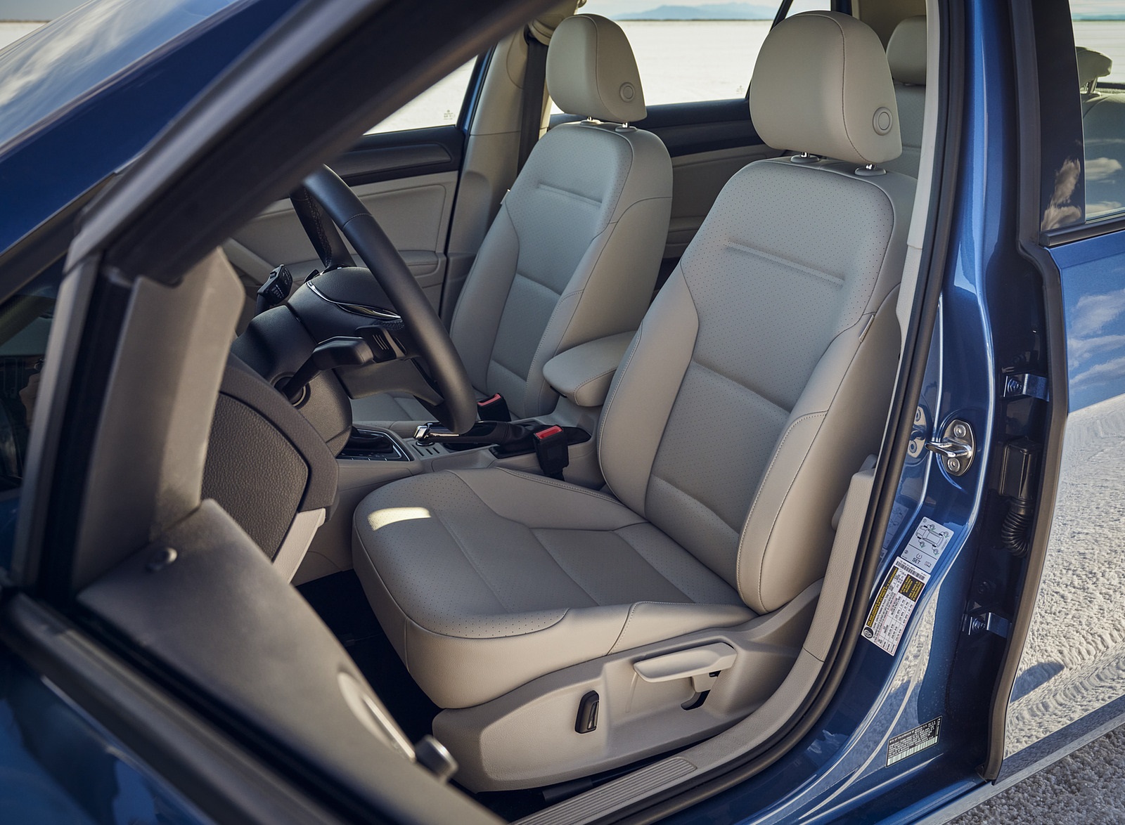 2021 Volkswagen Golf (US-Spec) Interior Front Seats Wallpapers #23 of 27