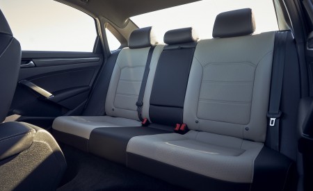 2021 Volkswagen Passat (US-Spec) Interior Rear Seats Wallpapers 450x275 (23)