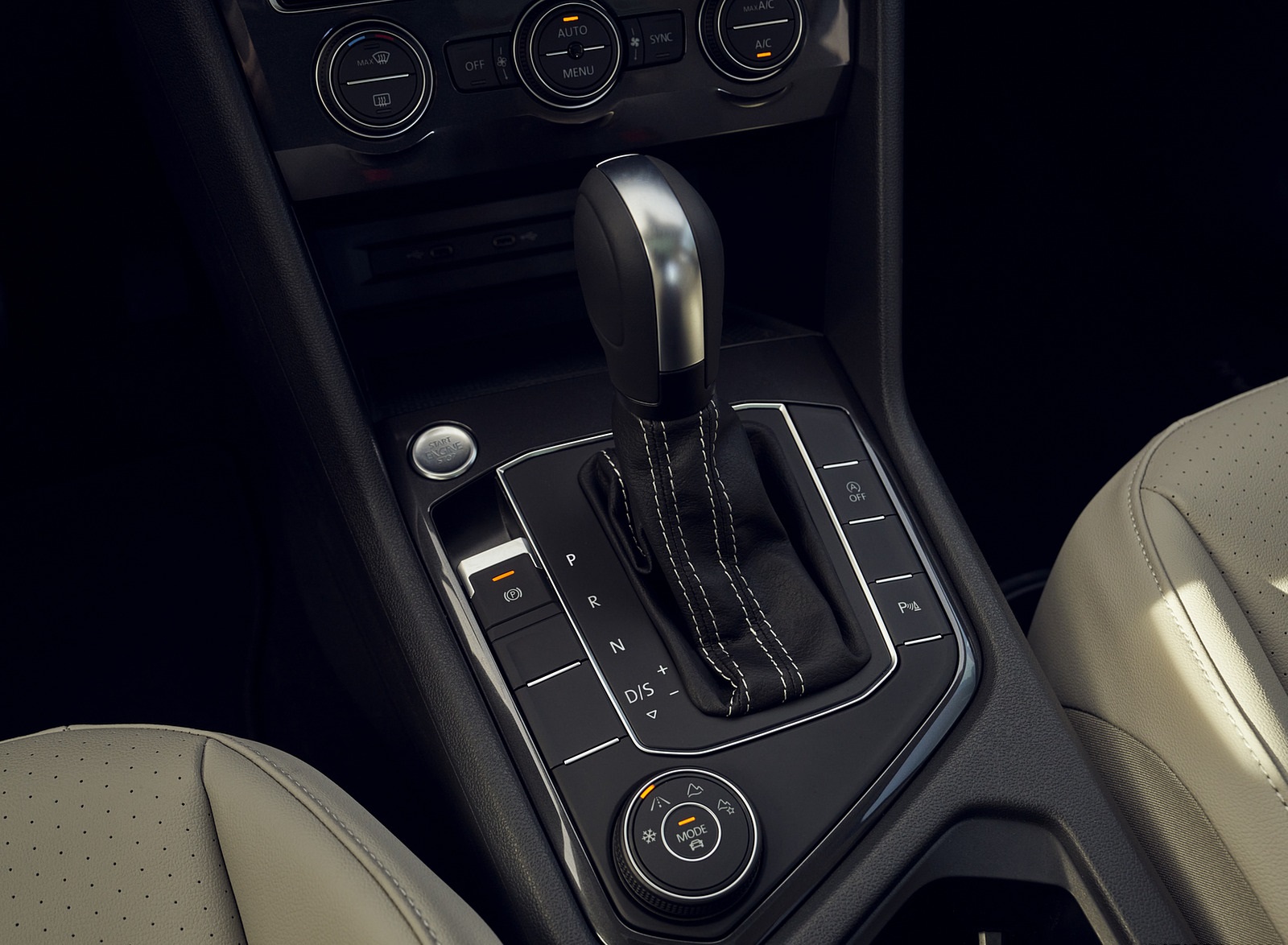 2021 Volkswagen Tiguan SEL (US-Spec) Central Console Wallpapers #19 of 27