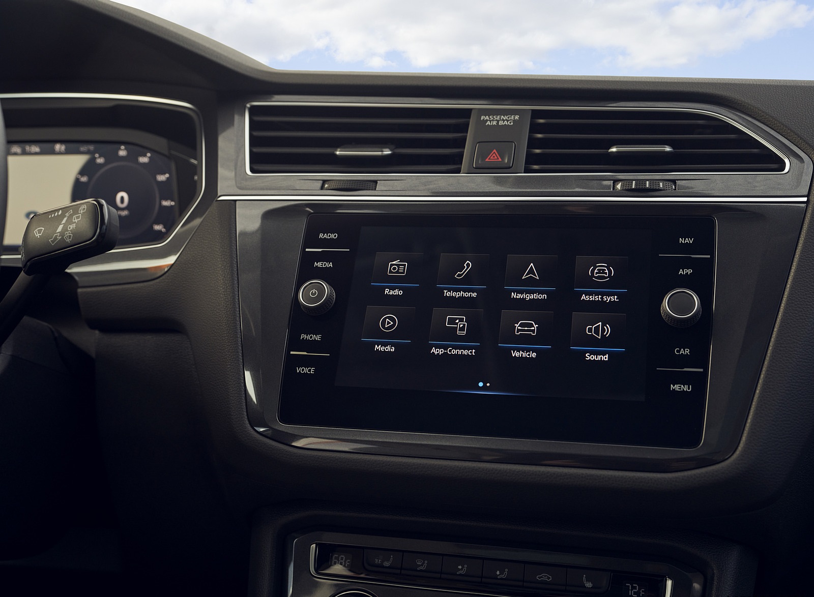 2021 Volkswagen Tiguan SEL (US-Spec) Central Console Wallpapers  #20 of 27