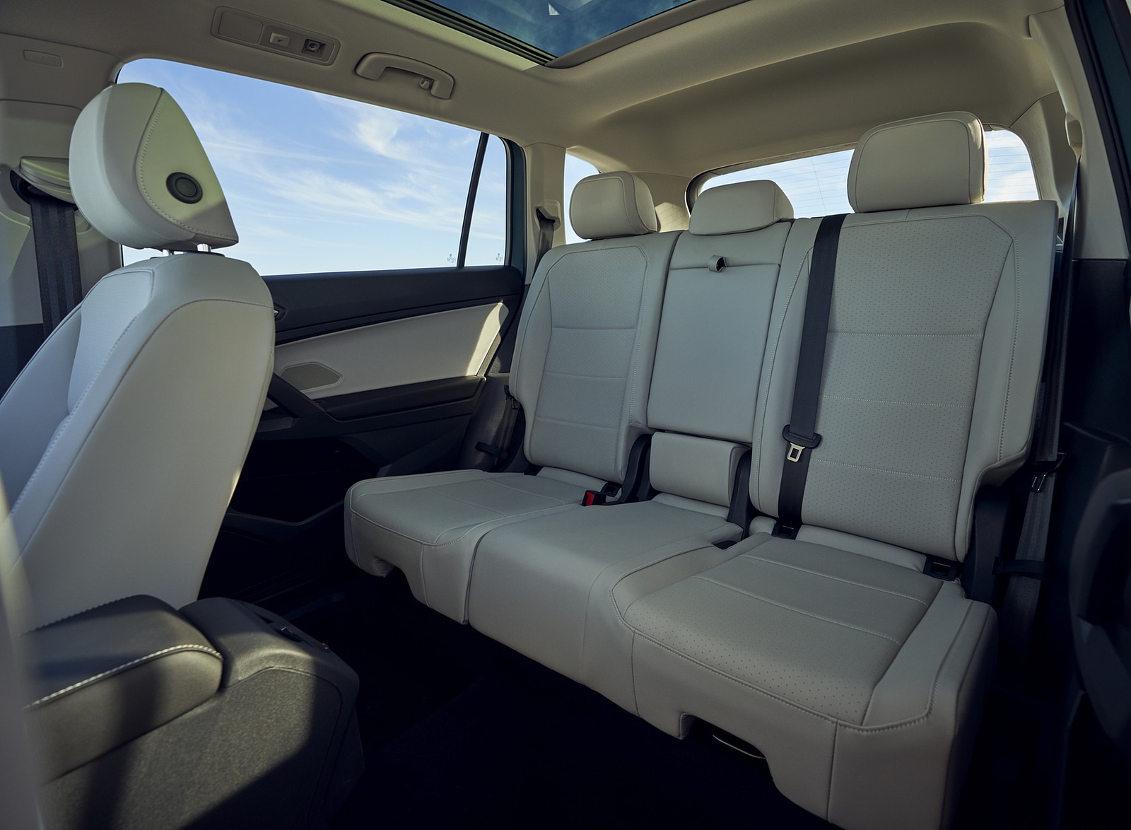 2021 Volkswagen Tiguan SEL (US-Spec) Interior Rear Seats Wallpapers #25 of 27