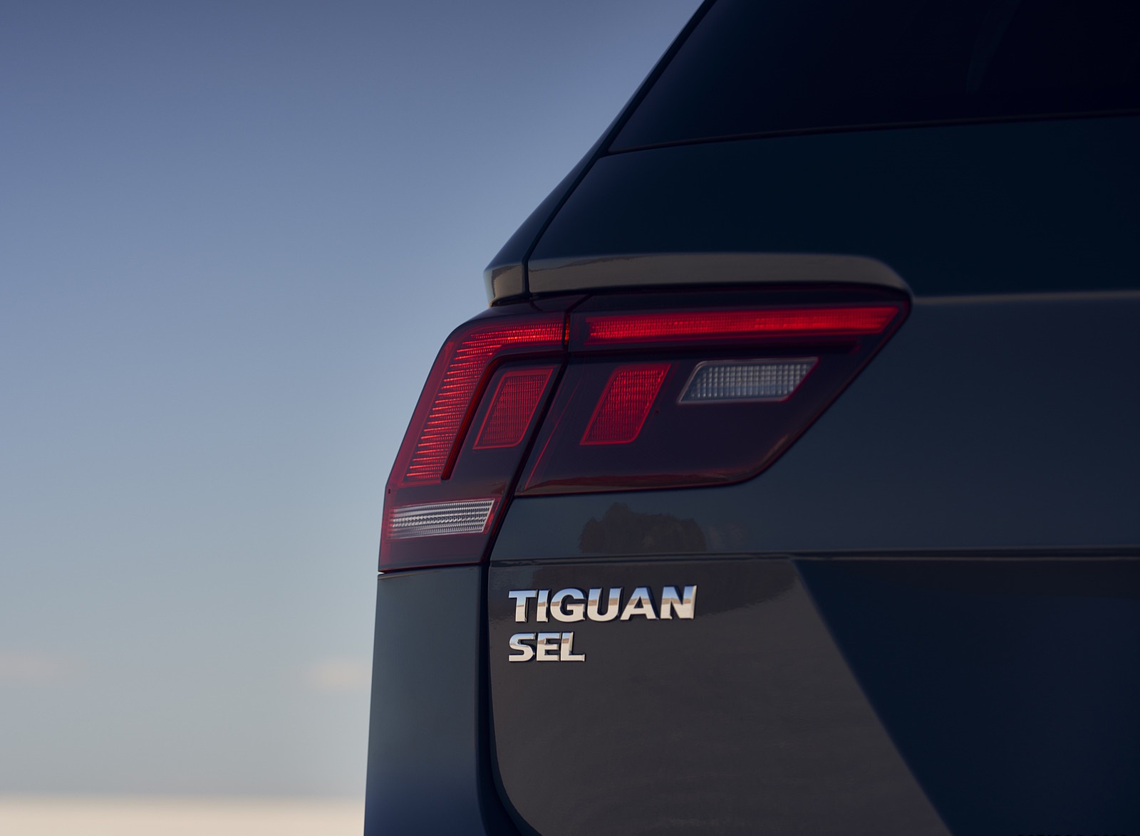 2021 Volkswagen Tiguan SEL (US-Spec) Tail Light Wallpapers #15 of 27