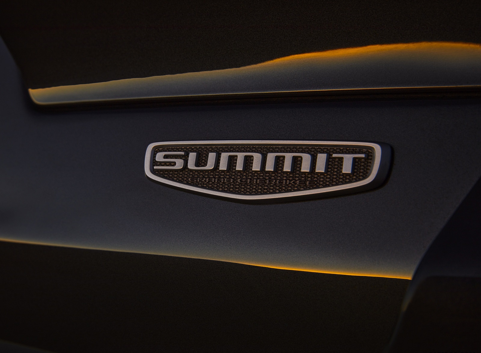 2021 Jeep Grand Cherokee L Summit Reserve Badge Wallpapers #57 of 100