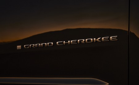 2021 Jeep Grand Cherokee L Summit Reserve Badge Wallpapers 450x275 (58)