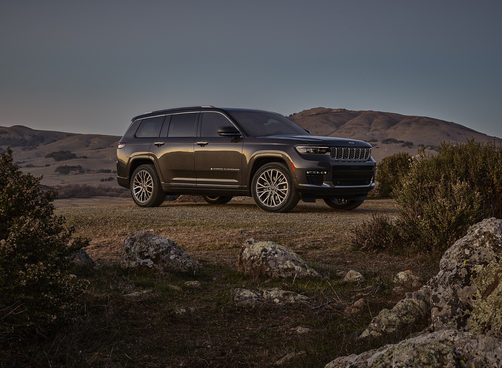 2021 Jeep Grand Cherokee L Summit Reserve Front Three-Quarter Wallpapers  #47 of 100