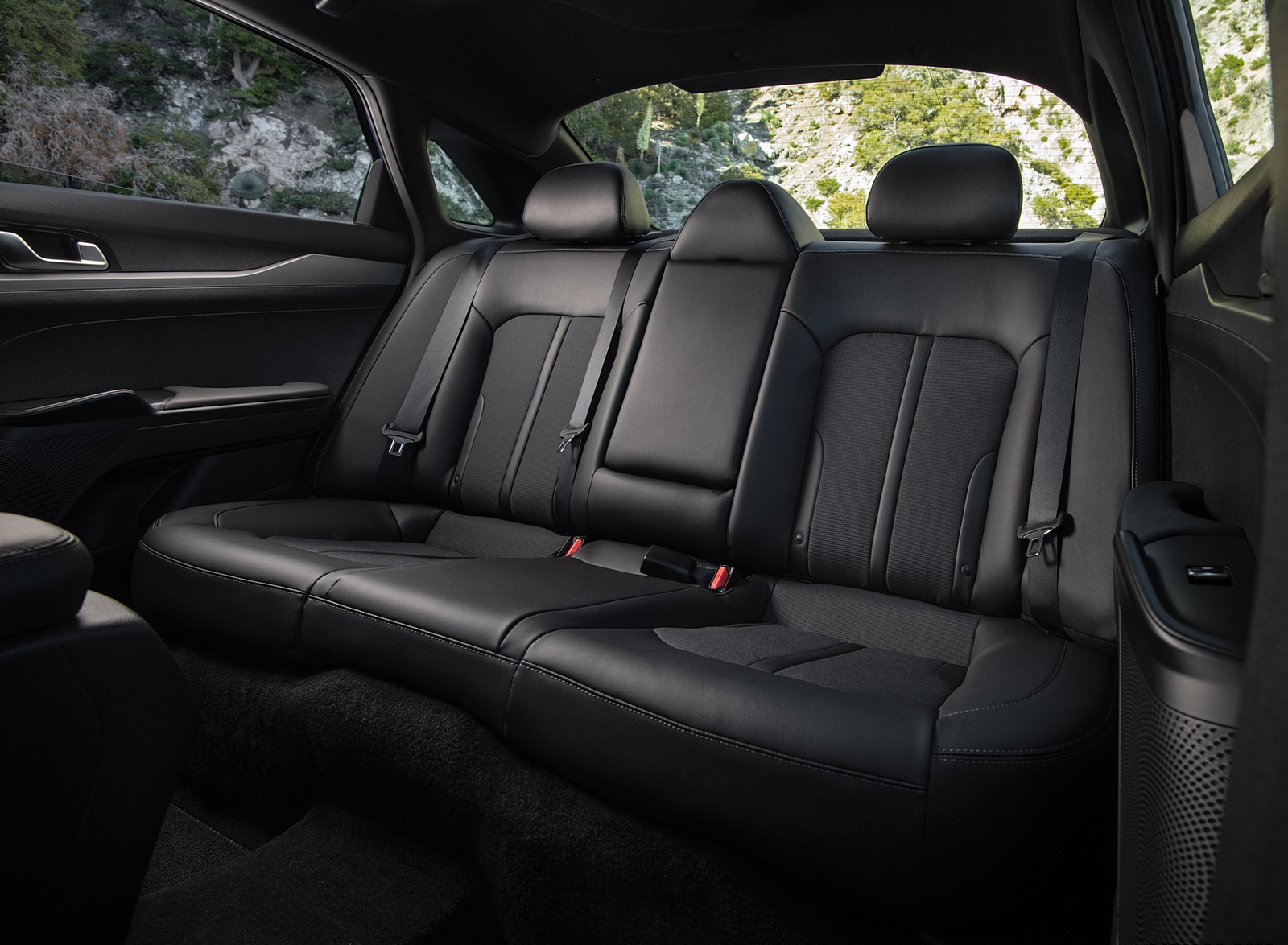 2021 Kia K5 GT-Line 1.6T FWD Interior Rear Seats Wallpapers #17 of 21