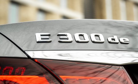 2021 Mercedes-Benz E 300 de Diesel Plug-In Hybrid (UK-Spec) Badge Wallpapers 450x275 (138)