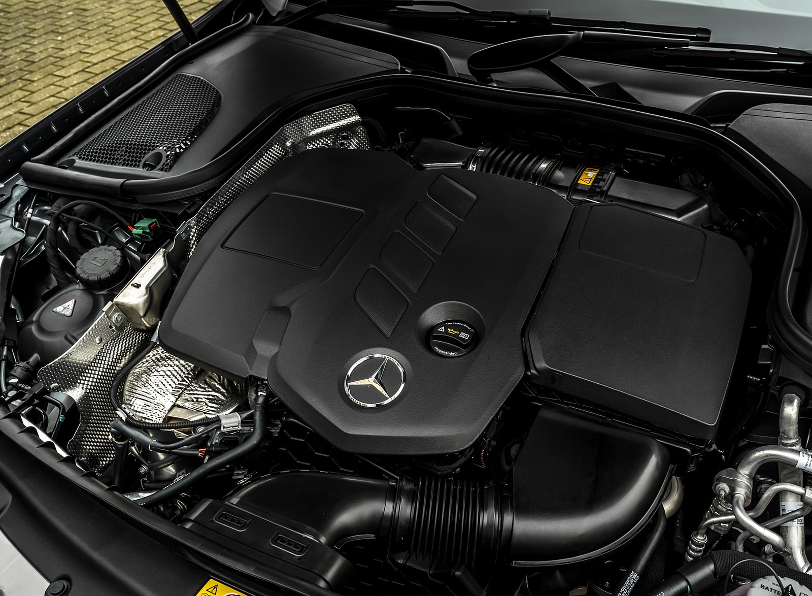 2021 Mercedes-Benz E 300 de Diesel Plug-In Hybrid (UK-Spec) Engine Wallpapers #144 of 167