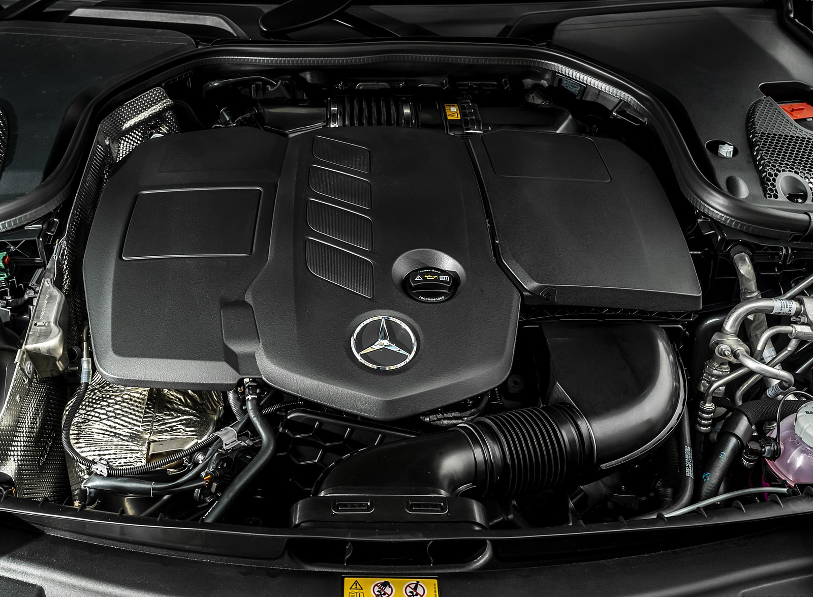 2021 Mercedes-Benz E 300 de Diesel Plug-In Hybrid (UK-Spec) Engine Wallpapers #145 of 167