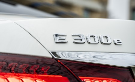 2021 Mercedes-Benz E 300 e Plug-In Hybrid (UK-Spec) Badge Wallpapers 450x275 (56)